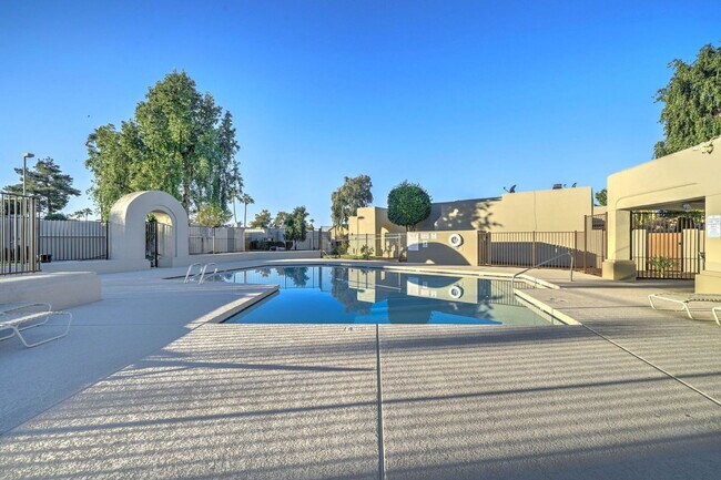 Building Photo - 8940 E Palm Ridge Dr