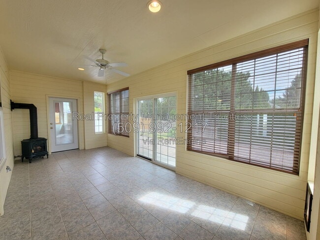 Building Photo - 4111 Joshua Dr