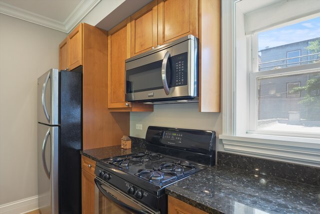 Building Photo - 1427 W Elmdale Ave