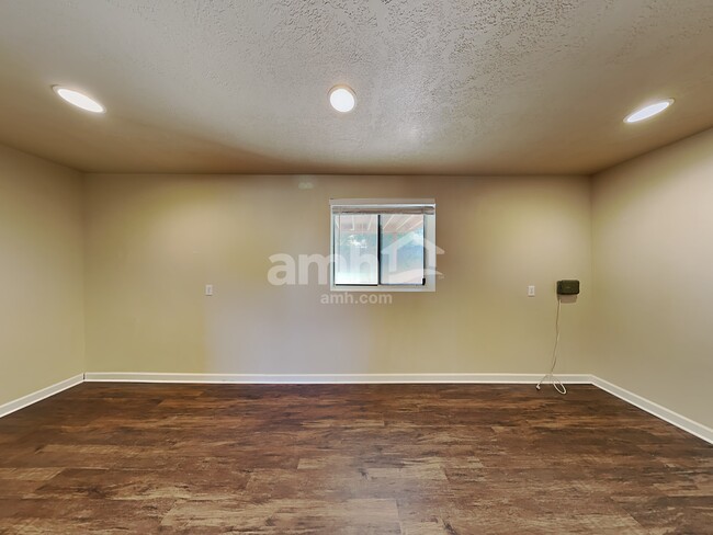 Building Photo - 2152 N 850 W