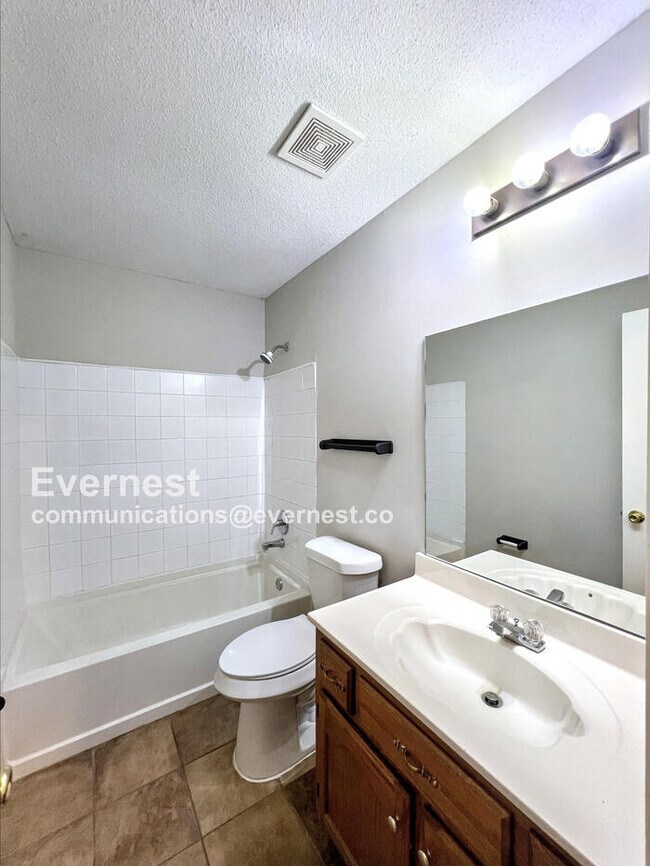 Building Photo - 3 Bed, 2 Bath Home with Fenced Yard / Pet-Friendly / Coming Soon!