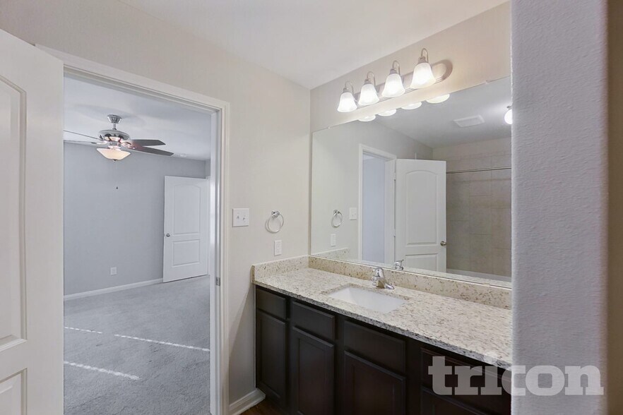 Building Photo - 4215 Calla Dr