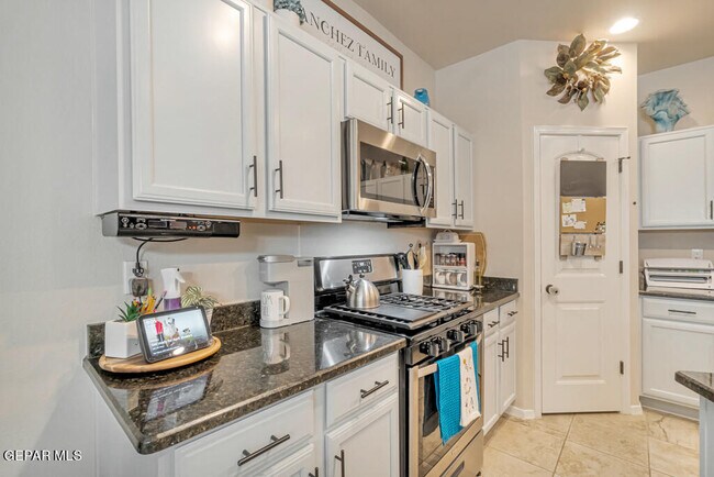 Building Photo - 12581 Blue Heron Dr