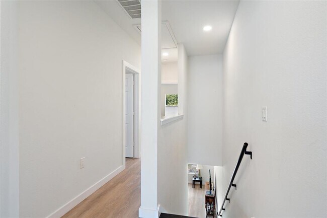 Building Photo - 3413 Blumie St