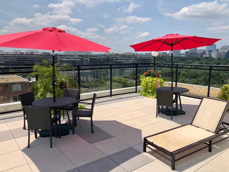 Rooftop Patio - 950 25th St NW