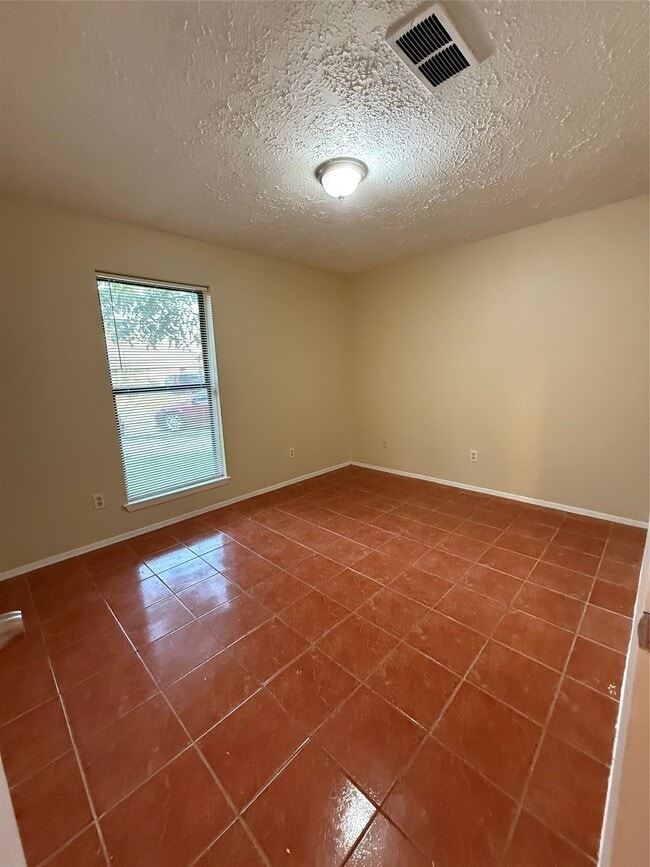 Building Photo - 2211 Spring Dusk Ln