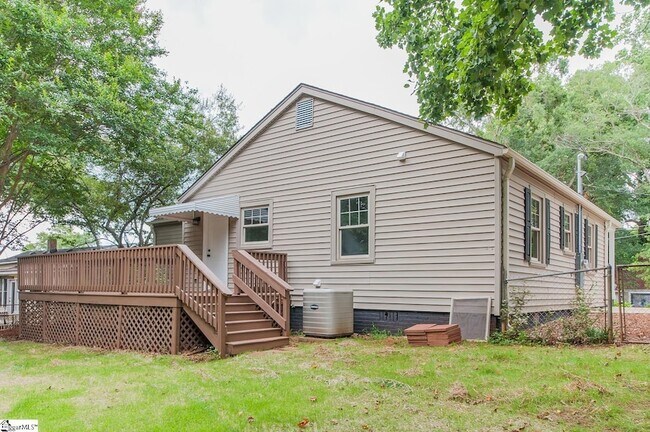 Building Photo - 23 Circle Dr