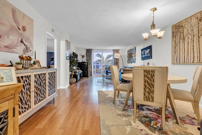 Building Photo - 1904 S Ocean Dr