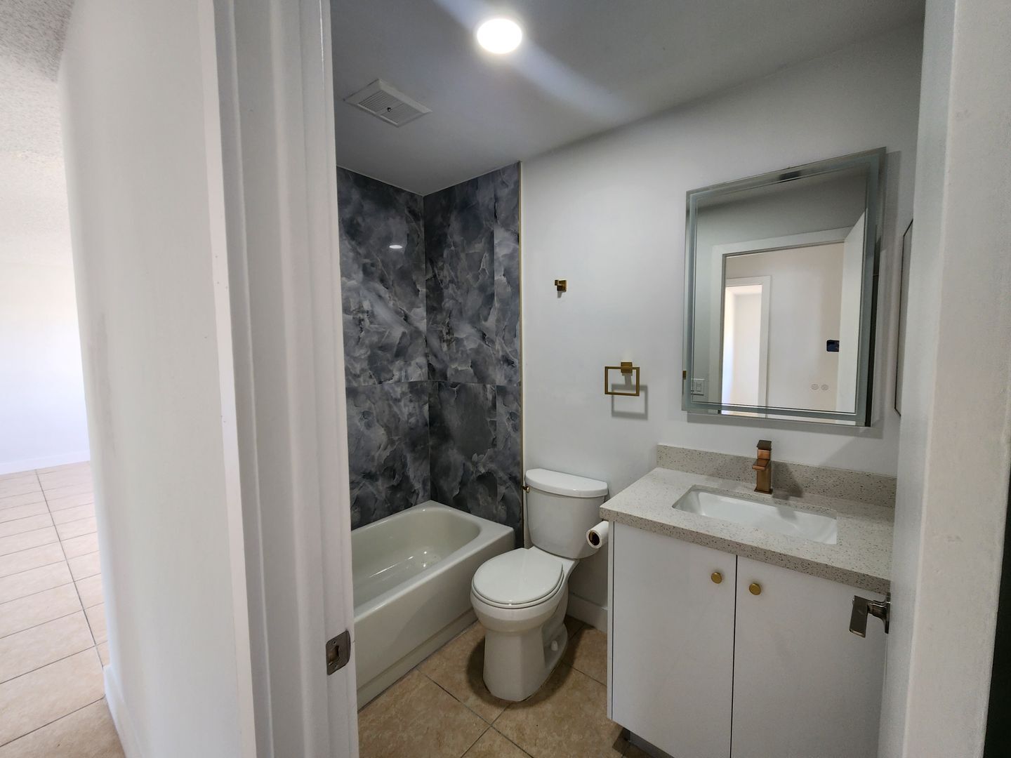 Building Photo - REMODELED 2 bedroom 2 bathroom in NE Cape Coral