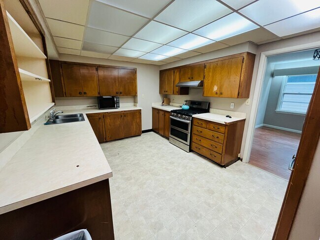 Building Photo - 515 Avenue C