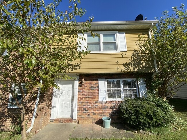 Building Photo - 619 Anvil Rd