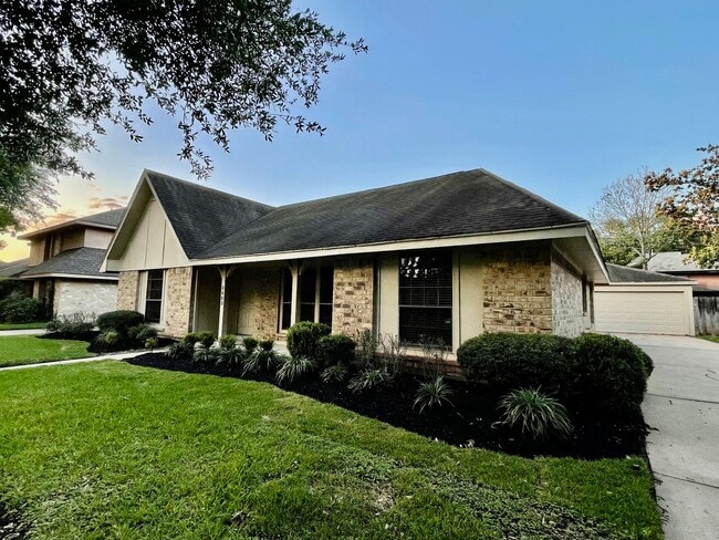 Building Photo - 3003 Planters St