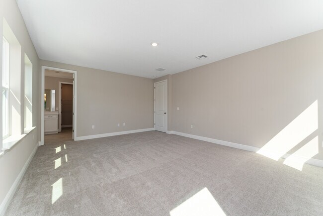 Building Photo - 13254 McMillan Dr