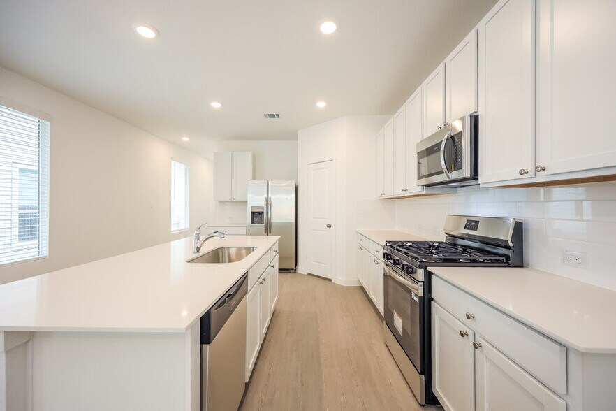 Building Photo - 526 Kayden Ct