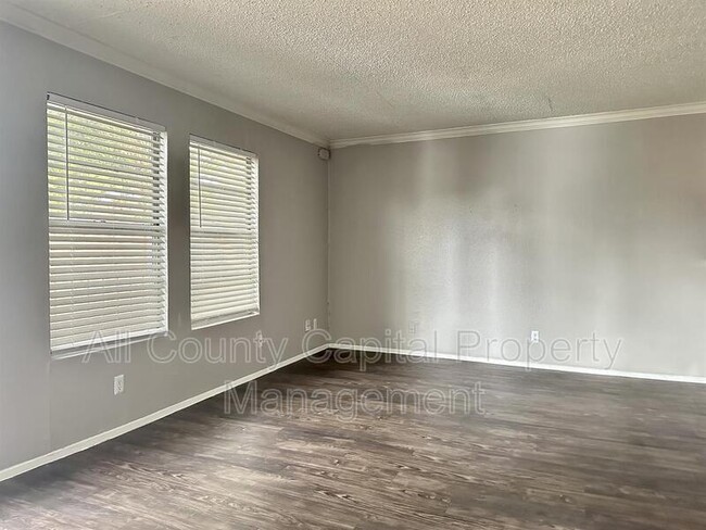 Building Photo - 5426 Menchaca Rd