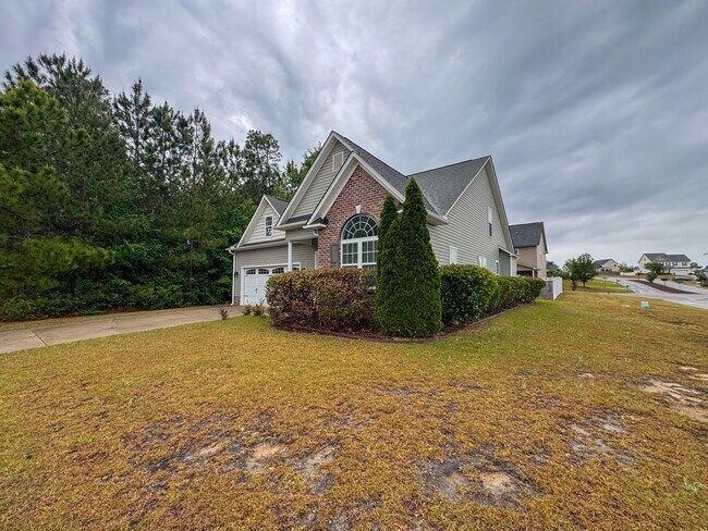 Building Photo - Gorgeous 3 Bed 2.5 Bath Home on Corner Lot
