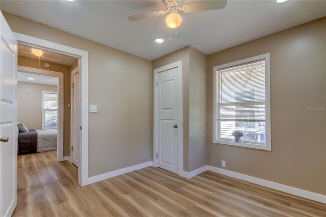 Building Photo - 1800 12th Ave S