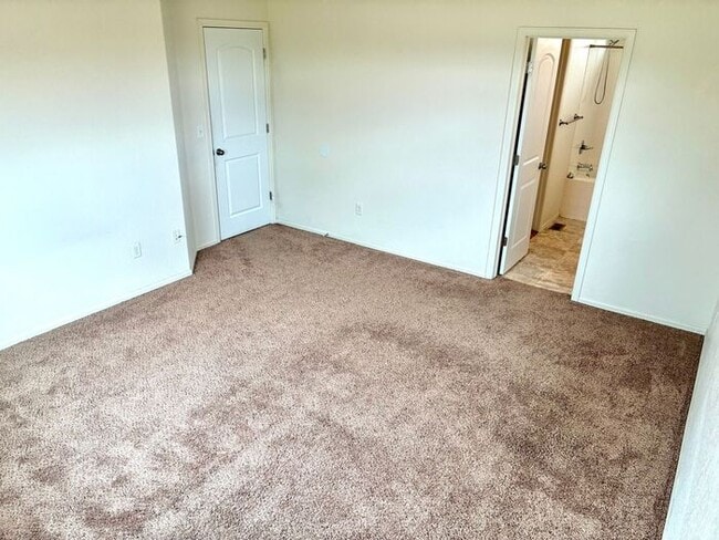 Building Photo - Beautiful 4 Bedroom Two-Story Home in Windsor!