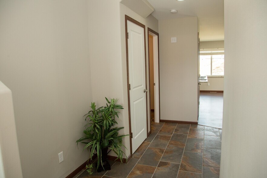 Building Photo - 6333 Pawnee Ln
