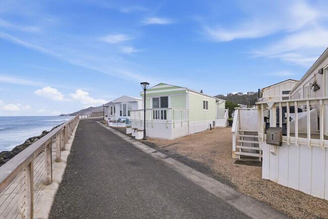 Building Photo - 436 4th Ave