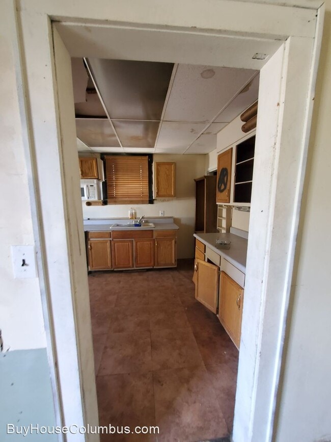 Building Photo - 3 br, 1 bath House - 614 S Warren Ave