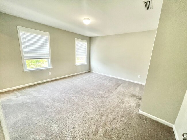 Building Photo - BEAUTIFUL Bryton  3 Bedroom Townhome Centr...