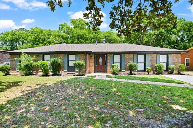 Building Photo - 2117 Semmes Dr