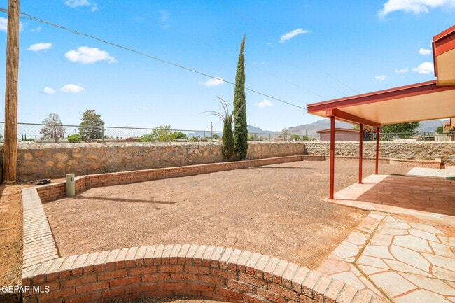 Building Photo - 5640 Van Horn Dr