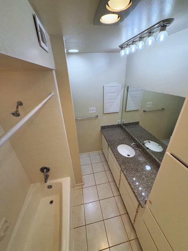 Building Photo - 2210 Dorrington St