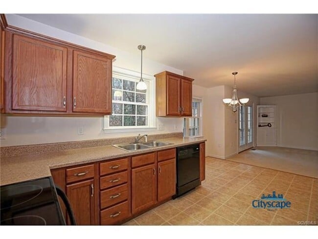 Building Photo - LOVELY 4 BEDROOM MOVE-IN READY HOME IN MID...