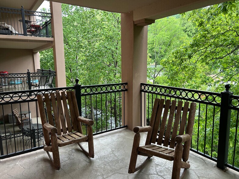 balcony - 210 Roaring Fork Ext