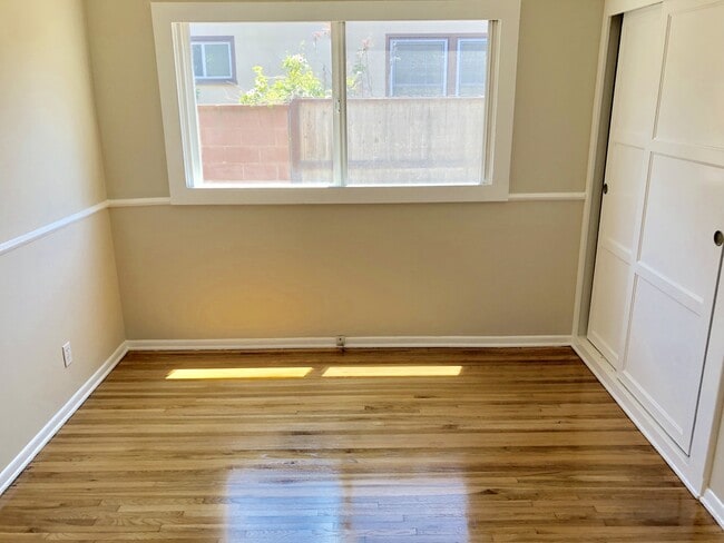 Building Photo - South Redondo - Riviera Village - Quiet and Close to the Beach!