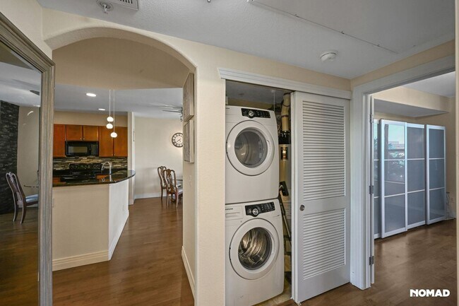 Building Photo - Charming 1.5BR Condo in Englewood