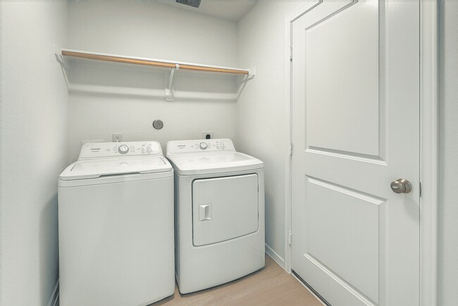 Building Photo - 1516 Sunset Ridge Dr