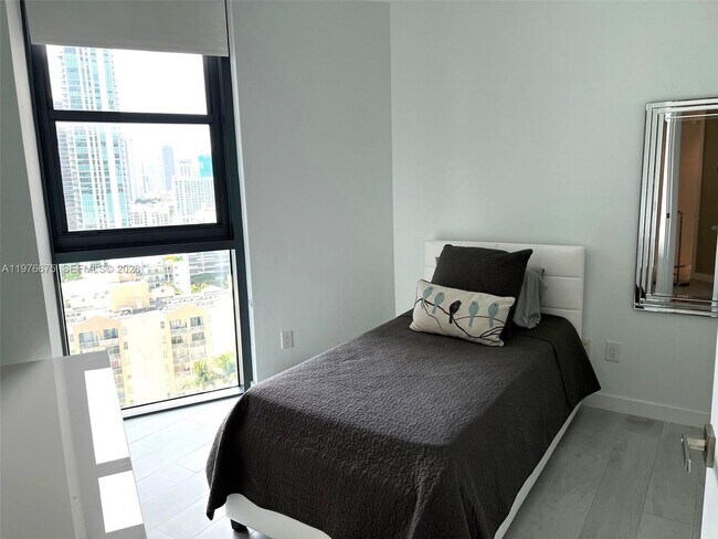 Building Photo - 501 NE 31st St