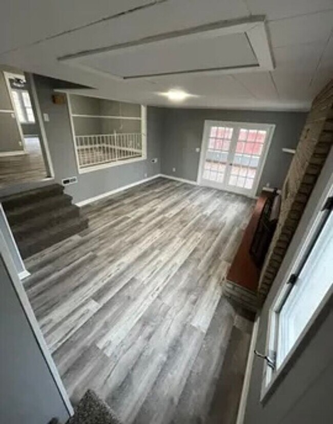 Building Photo - 3 bedroom/2 bath house