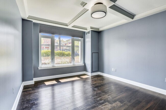 Building Photo - Gorgeous 2/2 with luxurious Lobby Level Condo in Hampden Row