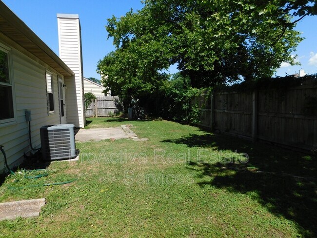 Building Photo - 1433 Drumheller Dr