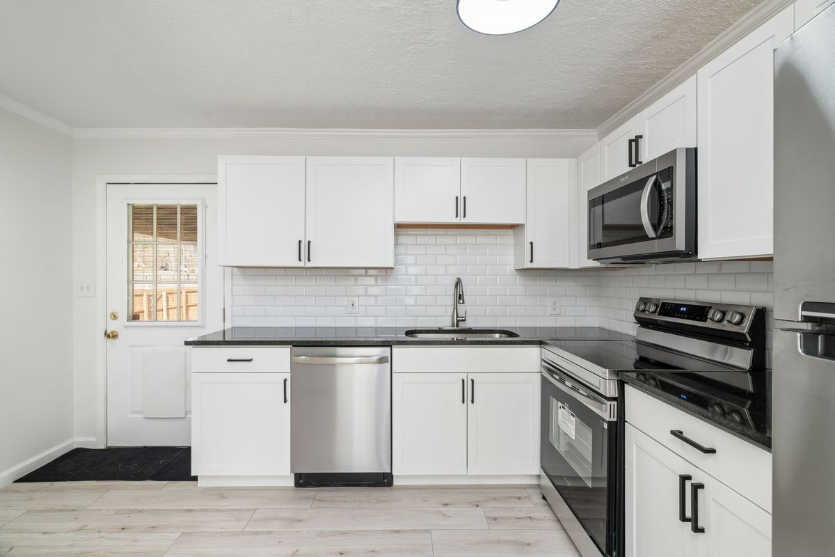 Building Photo - 331 Sarvis Dr