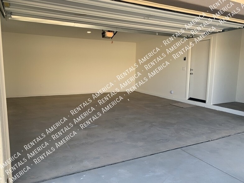 Building Photo - 2569 N Agave Ln