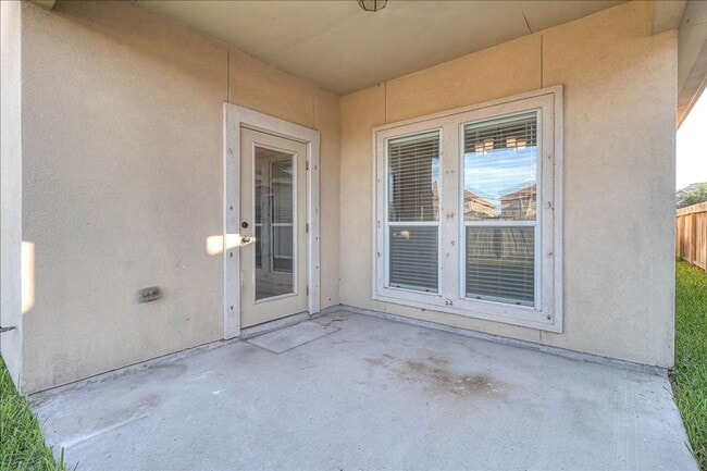 Building Photo - 5810 Aava Dr