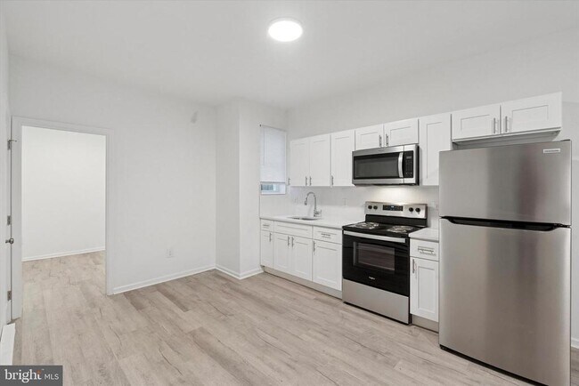 Building Photo - 1529 N Hollywood St