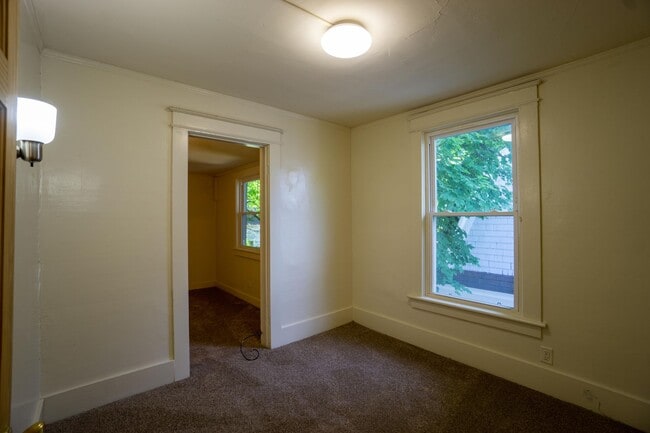 Building Photo - Beautiful Single Family Home Available 6/1/26