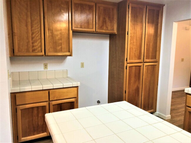 Building Photo - AVAILABLE FOR MOVE IN ON 8/1/26 -  RECENTLY RENOVATED 3 BED, 2 BATH 1 STORY ON LARGE CORNER LOT