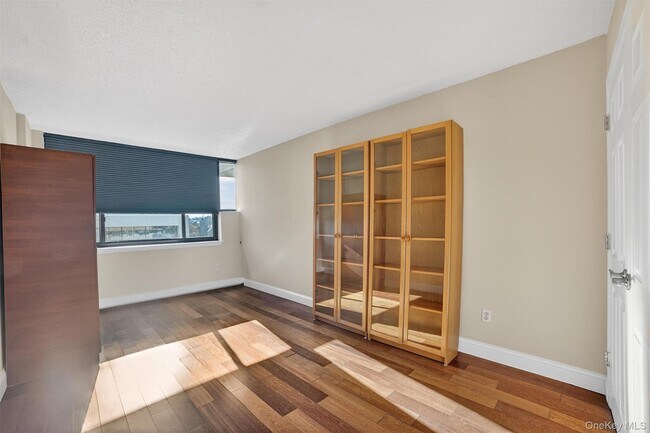 Building Photo - 25 Rockledge Ave