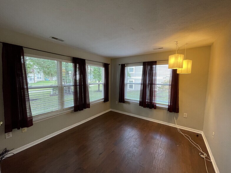 Building Photo - 1275 Millbrook Trl