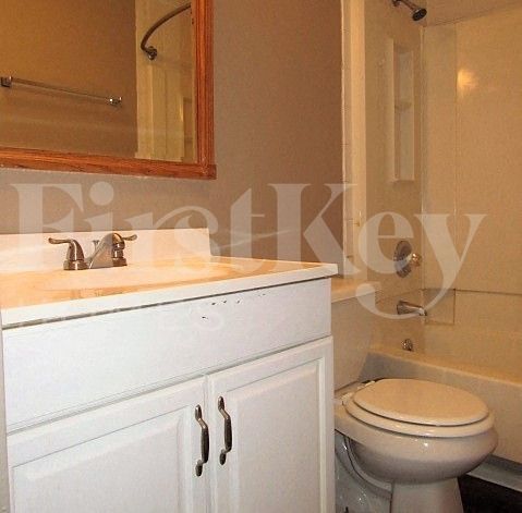 Building Photo - 5507 Armstrong Dr