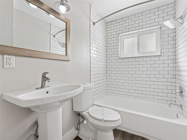 Building Photo - 3102 W San Juan St