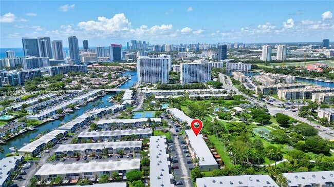 Building Photo - 933 NE 24th Ave