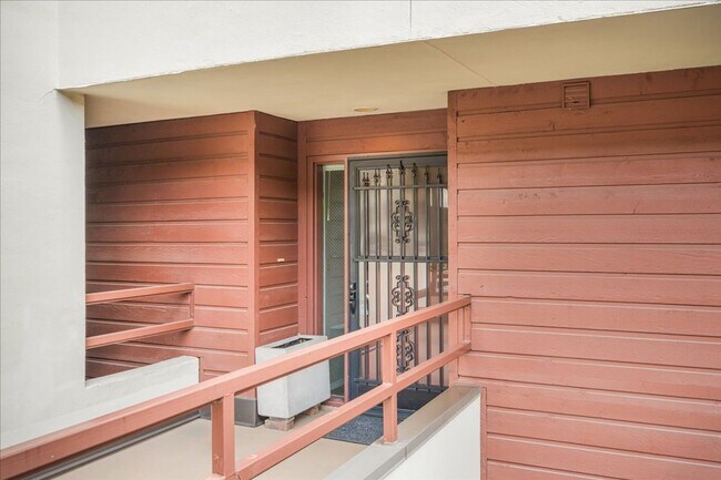 Building Photo - 5150 S Landing Dr
